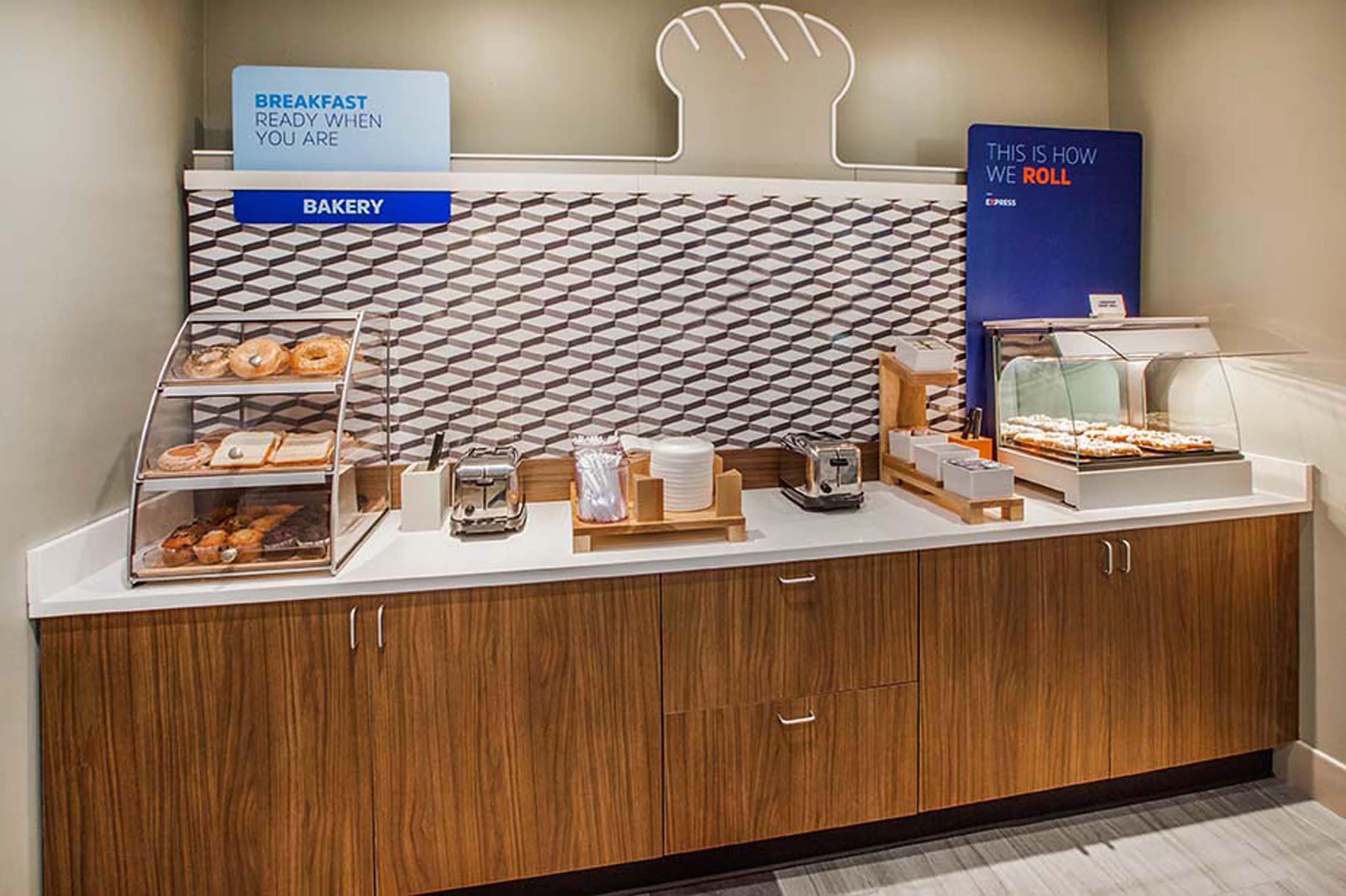 Holiday Inn Express Hotel & Suites Santa Cruz By Ihg Buitenkant foto